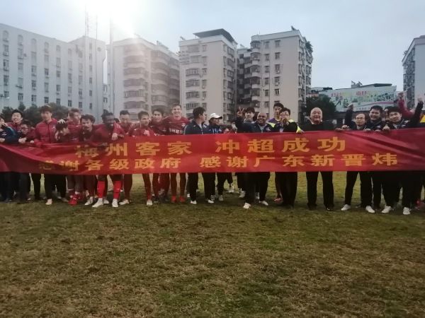 对阵热刺比赛中复出的朗斯塔夫和威尔逊本场能否继续出战：“肖恩（朗斯塔夫）是一个选择，但我们还有很多因素需要考虑，卡勒姆（威尔逊）也是如此。